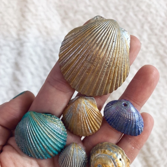 Gold Under The Sea Seashell Necklace - Picture 5 of 6